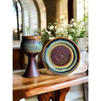 Handgefertigtes Kommunion-Set - Keramik-Kelch & Paten 7, 5-Zoll-Becher + 7-Zoll-Teller Keramik, Bleifrei, Glasur-Optionen Christliches Geschenk Handgefertigtes Kommunion-Set - Keramik-Kelch & Paten 7, 5-Zoll-Becher + 7-Zoll-Teller Keramik, Bleifrei, Glasur-Optionen Christliches Geschenk von HandmadeByKentHarris