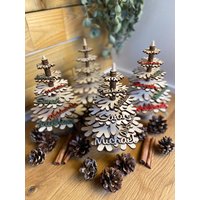 Deko Weihnachtsbaum Aus Hölzernen Schneeflocken Mit Namen Personalisiert, Weihnachtsdekoration, Tannenbaum, Christbaum Made in Germany von HandmadeBySAMALU