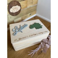 Erinnerungsbox "Max Memory" - Personalisierte Holzkiste Als Geschenk Zu Geburt, Taufe Mit Gravur Und Farbigen Applikationen von HandmadeBySAMALU