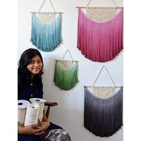 Kundengerechter Makramee-Wandbehang in Den Ombre-Farben, Boho Wohndekor, Handgewebter Und Dip-Gefärbter Wandteppich, Schickes Ombre-Kunststück Aus Kundengerechter Makramee-Wandbehang in Den Ombre-Farben, Boho Wohndekor, Handgewebter Und Dip-Gefärbter Wandteppich, Schickes Ombre-Kunststück Aus von HandmadeByUruba