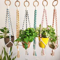 Boho Makramee Pflanzenhänger, Handgemachtes Pflanzenzubehör & Geschenk von HandmadeByUruba