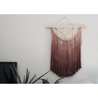 Handgemachter Makramee-Wandbehang in Schokoladenbraun, Boho-Wohnkultur, Handgewebter Und Tauchgefärbter Wandteppich, Schickes Ombre-Kunststück Aus Handgemachter Makramee-Wandbehang in Schokoladenbraun, Boho-Wohnkultur, Handgewebter Und Tauchgefärbter Wandteppich, Schickes Ombre-Kunststück Aus von HandmadeByUruba