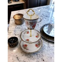 Etagere Aus Sammeltassen Geschenkidee Hochzeitsgeschenk Geburtstagsgeschenk Porzellan von HandmadeDuKes
