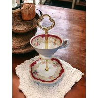 Etagere Aus Sammeltassen Geschenkidee Hochzeitsgeschenk Geburtstagsgeschenk Porzellan von HandmadeDuKes