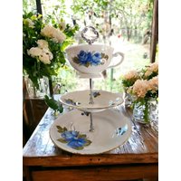 Etagere Aus Sammeltassen Geschenkidee Hochzeitsgeschenk Geburtstagsgeschenk Porzellan von HandmadeDuKes