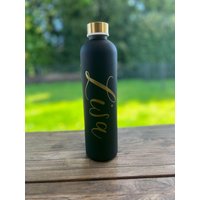 Personalisierte 1L Wasserflasche - Frosted Trinkflasche Mit Zeitmarkierung Wiederverwendbare Sportflasche Auslaufsicher Geschenk Personalisierte 1L Wasserflasche - Frosted Trinkflasche Mit Zeitmarkierung Wiederverwendbare Sportflasche Auslaufsicher Geschenk von HandmadeFraNi