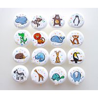 Handbemalte Tierknäufe Dschungel Safari Schubladenknäufe Aus Holz von HandmadeKnobs