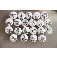 Hölzerne Hand Bemalte Tier Schubladenknöpfe Löwe Bär Dinosaurier Schubladenknäufe, Kinderzimmer, Knobs Jungle Safari Kids von HandmadeKnobs