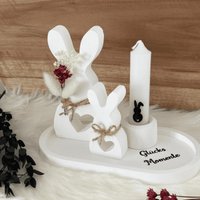 Osterhase, Ostern, Frühlingsdeko, Ostern Geschenk Und Kerze Mit Trockenblumen Auf Dem Teller von HandmadeMutterliebe