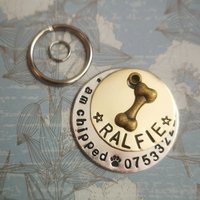 Einfacher Hund Katze Id Namensschild Handgestempelt 3 Größen #poshtags Halsband Weihnachtsgeschenkidee Einfacher Hund Katze Id Namensschild Handgestempelt 3 Größen #poshtags Halsband Weihnachtsgeschenkidee von HandmadePoshTags