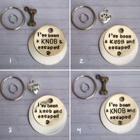 Ich Habe Schon Einen Knauf Und Entkam - Katze Hundemarke Haustiermarke Id #poshtags Halsband Weihnachten Geschenkidee Ich Habe Schon Einen Knauf Und Entkam - Katze Hundemarke Haustiermarke Id #poshtags Halsband Weihnachten Geschenkidee von HandmadePoshTags