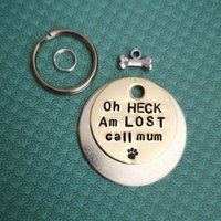Oh Heck Am Lost Call Mum - Doggo Spreche Hundemarke Haustiermarke Handgestempelt Halsband Weihnachten Geschenkidee Oh Heck Am Lost Call Mum - Doggo Spreche Hundemarke Haustiermarke Handgestempelt Halsband Weihnachten Geschenkidee von HandmadePoshTags