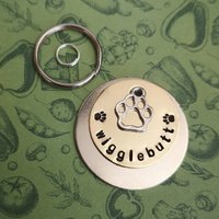 Wigglebutt - Hundemarke Haustiermarke Handgestempelt Halsband Weihnachten Geschenk Idee Wigglebutt - Hundemarke Haustiermarke Handgestempelt Halsband Weihnachten Geschenk Idee von HandmadePoshTags