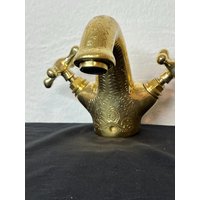 Vintage Messing Badezimmer Wasserhahn | Handgefertigter Waschtischhahn Mit Gehämmertem Kreuzgriff Waschbeckenarmatur Aus Unlackiertem Mess Vintage Messing Badezimmer Wasserhahn | Handgefertigter Waschtischhahn Mit Gehämmertem Kreuzgriff Waschbeckenarmatur Aus Unlackiertem Mess von HandmadeToufik