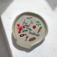 Handmade Ceramic Spoon Rest French-Inspired Cooking Gift Custom Kitchen Counter Organizer Culinary Enthusiast Present Chef Housewarming Handmade Ceramic Spoon Rest French-Inspired Cooking Gift Custom Kitchen Counter Organizer Culinary Enthusiast Present Chef Housewarming von HandmadebyKeraniShop