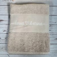 Handtuch Set Mit Namen Bestickt | Geschenk Zur Hochzeit Valentinstag Braut Und Bräutigam Geschenkidee Für Paare von HandmadelovebyTanja