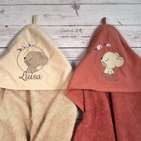 Kapuzenhandtuch Mit Motiv Und Name Bestickt | Handtuch Personalisiert 75x75 cm Verschiedene Farben Babygeschenk Zur Geburt von HandmadelovebyTanja