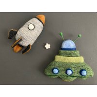 Gefilzte Raumschiff Dekoration, Deko Für Babyzimmer, Geschenk Mädchen Und Jungen von HandmadewithwoolShop