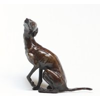 Massive Bronze Whippet Look Up Steve Boss Geschenkbox von HandsandHeelsbyDavid