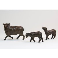 Schafe Und Lämmer Solid Bronze Ltd Edition von HandsandHeelsbyDavid