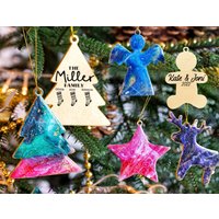 Familie Weihnachtsschmuck Personalisiert, Set, Resin Weihnachtsbaumschmuck, Neujahr Holzdekoration, Weihnachtsgeschenk von Handsland