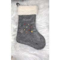 Nikolaus Stiefel Aus Filz Mit Fellkrempe, Bestickt Und Personalisiert Nikolaus Stiefel Aus Filz Mit Fellkrempe, Bestickt Und Personalisiert von HandundFadenShop