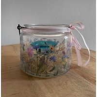 Ausgeschmücktes Glaswindlicht in Blütendesign Mit Teelicht Zum Hängen Oder Stellen, Dekoration, Windlicht, Frühlingsdekoration von HandwerkmitPfiff