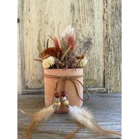 Terrakotta Gefäß Mit Lederband, Perlen Federn Im Vintage, Boho Look von HandwerkmitPfiff