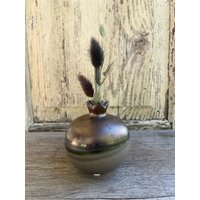 Trockenblumenset Aus Einer Hochwertigen Granatapfelvase Und Einem Trockenblumenstrauß von HandwerkmitPfiff