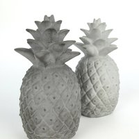 stenfrukt - Ananas Aus Hochfestem Beton Deko Modern Zement Grau Anthrazit Figur Kunstwerk Schlicht Handworkz von HandworkzDE