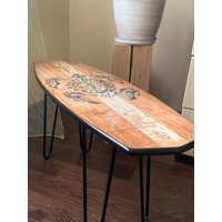 Antiker Shabby Couchtisch Aus Holz Mit Abstrakter Schildkrötengrafik Surfbrettförmiger Einzigartiger Niedriger Sofatisch Für Eine von Handycor