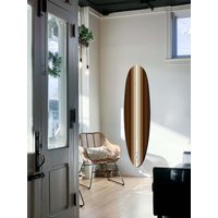 Surfboard-Förmige Baby-Wachstumskarte Surf-Inspirierter Holz-Kinder-Höhentracker in Braunen, Weißen Farben Für Höhenmessung Und Raumdeko von Handycor