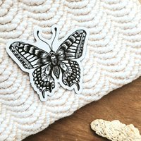 Schmetterling Magnet - Abstraktes Design Insekten Kunst Langlebiger Kühlschrankmagnet Linoldruck Schmetterling Magnet - Abstraktes Design Insekten Kunst Langlebiger Kühlschrankmagnet Linoldruck von HannahGuthrieDesigns