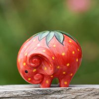 Erdbeer-Elefant-Figur, Keramik-Erdbeere Als Heimdekoration, Perfektes Geschenk von HannahLoveCeramics