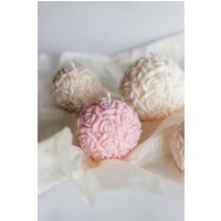 Blumen Runde Sockel Kugel Sojakerzen von HannahSoyCandles