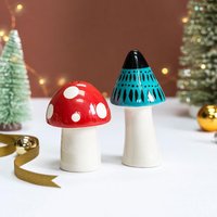 Toadstool Salz- Und Pfefferstreuer - Entworfen Von Hannah Turner, Dieses Keramik-Fliegenpilz-Menge-Set Ist Das Perfekte Geschenk Für Pilzliebhaber von HannahTurnerShop