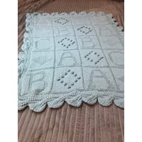 Gestrickte Baby Decke von Hannahlouiseknits