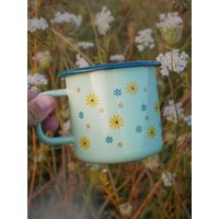 Emaille Tasse Retro Blumen Mint von HannibelleArts