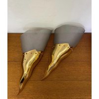 1/2 Postmoderne Cyrano Wandleuchte Von Bernard Dequet Für Lucien Gau Aus Aluminium in Gold Und Silber 90Er Vintage 1/2 Postmoderne Cyrano Wandleuchte Von Bernard Dequet Für Lucien Gau Aus Aluminium in Gold Und Silber 90Er Vintage von HannoverVintagestore