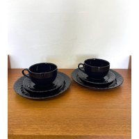 6-Teiliges Set Pfalzkeramik Geschirr/Service | 2 Teller, 2 Untertassen, Tassen Aus Keramik in Schwarz 70Er 80Er Mid Century Vintage von HannoverVintagestore