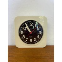 Europa Elomatic Quartz Uhr/Wanduhr Aus Kunststoff in Weiß Und Schwarz 70Er Mid Century Vintage von HannoverVintagestore