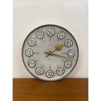 Europa Elomatic Zodiac/sternzeichen Uhr Wanduhr Aus Keramik in Grau Mit Goldenen Zeigern 70Er Mid Century Vintage Europa Elomatic Zodiac/sternzeichen Uhr Wanduhr Aus Keramik in Grau Mit Goldenen Zeigern 70Er Mid Century Vintage von HannoverVintagestore