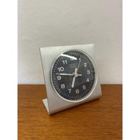 Kienzle Design Uhr/Tischuhr Aus Metall in Silber Und Mit Schwarzem Zifferblatt 70Er Mid Century Vintage von HannoverVintagestore
