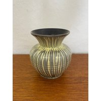 Kleine Vase 338/9 Von Ü Keramik in Sehr Hellem Gelb 50Er Mid Century Vintage Kleine Vase 338/9 Von Ü Keramik in Sehr Hellem Gelb 50Er Mid Century Vintage von HannoverVintagestore