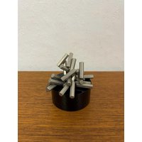 Loncraine Broxton Magnet Schreibtischdeko/Briefbeschwerer Paper Weight in Silber Und Schwarz 70Er Mid Century Vintage Loncraine Broxton Magnet Schreibtischdeko/Briefbeschwerer Paper Weight in Silber Und Schwarz 70Er Mid Century Vintage von HannoverVintagestore