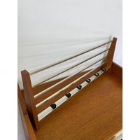 Mid Century Garderobe Mit 6 Haken Und Hutablage Aus Metall Teakholz 60Er 70Er Vintage von HannoverVintagestore