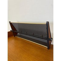 Mid Century Garderobe Mit 6 Haken Und Hutablage Aus Teakholz Metall in Schwarz 60Er 70Er Vintage Mid Century Garderobe Mit 6 Haken Und Hutablage Aus Teakholz Metall in Schwarz 60Er 70Er Vintage von HannoverVintagestore