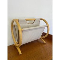Mid Century Zeitschriftenständer/Zeitungsständer Aus Rattan Und Stoff 70Er Vintage von HannoverVintagestore