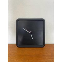 Schwarze Uhr/Wanduhr Aus Kunststoff Mit Quartz Uhrwerk 80Er Vintage Schwarze Uhr/Wanduhr Aus Kunststoff Mit Quartz Uhrwerk 80Er Vintage von HannoverVintagestore