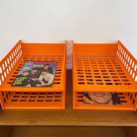 Set 4 Buchsteiner Design Dózsa-Farkas Schreibtisch-Organizer/Ablage Aus Orangenem Kunststoff 70Er Mid Century Vintage von HannoverVintagestore